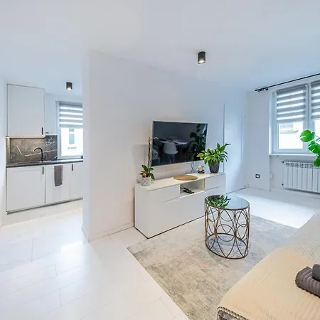 Sun Apartment *